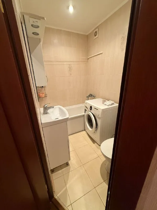 продам 3х комнатную квартиру 🌇г. донецк, пр. партизанский 84, киевский район. 📍 ✅дом кирпичный, квартира с ремонтом, теплая, не угловая, все коммуникации новые, новая проводка. ✅есть кладовка. ✅расположена на 4 этаже 4х этажного дома, крыша не течет (делался капитальный ремонт крыши). ✅рядом садик, школа, остановки, магазины. 💰цена 5 500 000 ₽ 📲☎️+79493220324 подписаться | дать объявление - фотография - 10