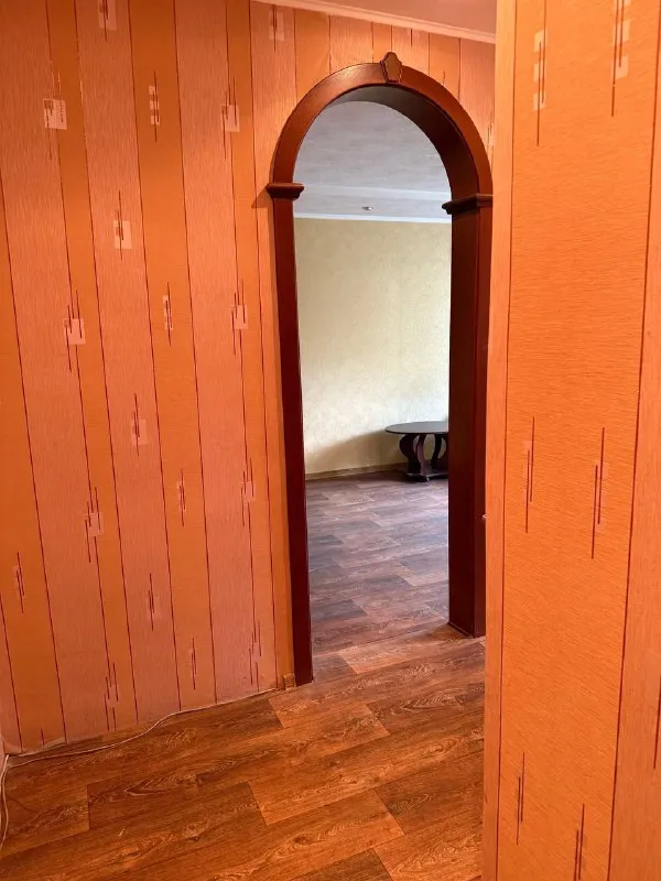 продам 3х комнатную квартиру 🌇г. донецк, пр. партизанский 84, киевский район. 📍 ✅дом кирпичный, квартира с ремонтом, теплая, не угловая, все коммуникации новые, новая проводка. ✅есть кладовка. ✅расположена на 4 этаже 4х этажного дома, крыша не течет (делался капитальный ремонт крыши). ✅рядом садик, школа, остановки, магазины. 💰цена 5 500 000 ₽ 📲☎️+79493220324 подписаться | дать объявление - фотография - 2