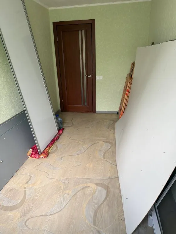 продам 3х комнатную квартиру 🌇г. донецк, пр. партизанский 84, киевский район. 📍 ✅дом кирпичный, квартира с ремонтом, теплая, не угловая, все коммуникации новые, новая проводка. ✅есть кладовка. ✅расположена на 4 этаже 4х этажного дома, крыша не течет (делался капитальный ремонт крыши). ✅рядом садик, школа, остановки, магазины. 💰цена 5 500 000 ₽ 📲☎️+79493220324 подписаться | дать объявление - фотография - 8