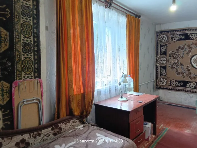 продам 2-х комнатную квартиру  🌇донецк, кировский район на текстильщике, ост. гараж. 📍 ✅комнаты смежные. ✅душевая кабинка. ✅балкон металлопластик. ✅этаж 2/3 этажного (дом кирпичный). ✅квартира утеплена. 📑документы готовы. 👍рядом вся необходимая инфраструктура - рынок, магазины, остановка в 3 минутах- транспорт во все направления города. 💰цена 2 650 000 руб.   торг. 📲☎️+7 949 470 04 83 (феникс), 📲☎️+7 949 796 89 69 (миранда). ан анна подписаться | дать объявление - фотография - 2