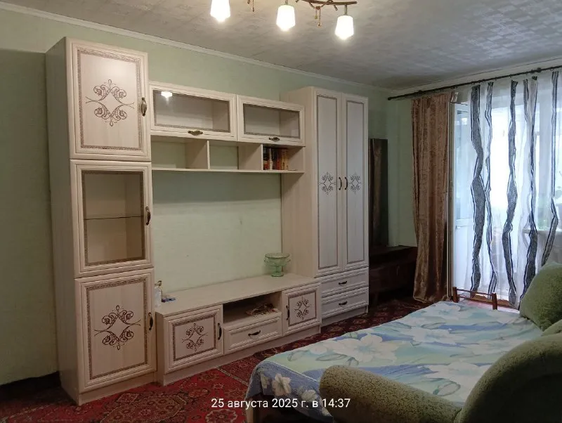 продам 2-х комнатную квартиру  🌇донецк, кировский район на текстильщике, ост. гараж. 📍 ✅комнаты смежные. ✅душевая кабинка. ✅балкон металлопластик. ✅этаж 2/3 этажного (дом кирпичный). ✅квартира утеплена. 📑документы готовы. 👍рядом вся необходимая инфраструктура - рынок, магазины, остановка в 3 минутах- транспорт во все направления города. 💰цена 2 650 000 руб.   торг. 📲☎️+7 949 470 04 83 (феникс), 📲☎️+7 949 796 89 69 (миранда). ан анна подписаться | дать объявление - фотография - 4