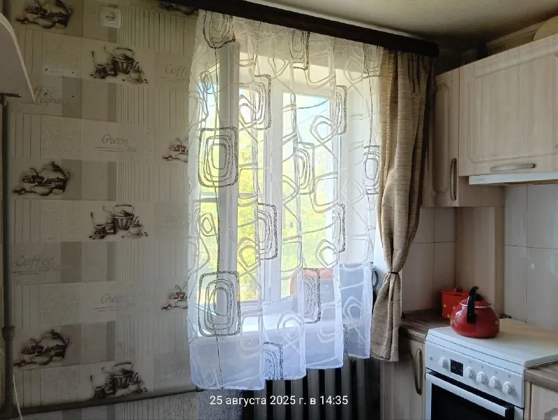 продам 2-х комнатную квартиру  🌇донецк, кировский район на текстильщике, ост. гараж. 📍 ✅комнаты смежные. ✅душевая кабинка. ✅балкон металлопластик. ✅этаж 2/3 этажного (дом кирпичный). ✅квартира утеплена. 📑документы готовы. 👍рядом вся необходимая инфраструктура - рынок, магазины, остановка в 3 минутах- транспорт во все направления города. 💰цена 2 650 000 руб.   торг. 📲☎️+7 949 470 04 83 (феникс), 📲☎️+7 949 796 89 69 (миранда). ан анна подписаться | дать объявление - фотография - 7