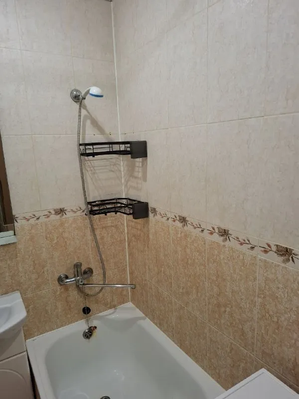 срочная продажа двухкомнатной квартиры в городе донецке 🌇донецк, донецк сити, артема📍 ✅этаж 6/9 ✅современный ремонт, полностью укомплектована мебелью и техникой. ✅встроенная кухня, посудомоечная машина, гардеробная, угловой диван. ❗️идеально под аренду! 💧вода доходит. ✅огромная лоджия на всю ширину квартиры позволяет без проблем поставить на ней водонакопители любого размера! 💰цена  5,7 млн, возможен торг. 📲☎️+79493389894 ан евгения подписаться | дать объявление - фотография - 9