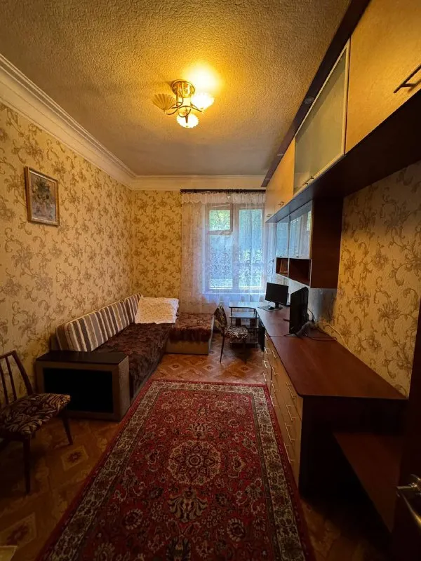 продам двухкомнатную квартиру 🌇г. макеевка, ул. депутатская📍 ✅квартира сталинка ✅общая площадь 56кв. м, 2 этаж, 4 этажного дома, не угловая. ✅мебель частично остается ! ✅состояние жилое ! 👍шикарное месторасположение: школа, детский сад, остановка общественного транспорта, магазины ! рядом продается однокомнатная квартира ! можно из двух сделать трехкомнатную ❗️❗️ 📑документы готовы ! 💰цена 3 500 000 ₽ ☎️+79493418412 лилия ан терем подписаться | дать объявление - фотография - 4