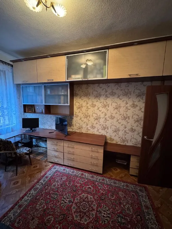 продам двухкомнатную квартиру 🌇г. макеевка, ул. депутатская📍 ✅квартира сталинка ✅общая площадь 56кв. м, 2 этаж, 4 этажного дома, не угловая. ✅мебель частично остается ! ✅состояние жилое ! 👍шикарное месторасположение: школа, детский сад, остановка общественного транспорта, магазины ! рядом продается однокомнатная квартира ! можно из двух сделать трехкомнатную ❗️❗️ 📑документы готовы ! 💰цена 3 500 000 ₽ ☎️+79493418412 лилия ан терем подписаться | дать объявление - фотография - 5