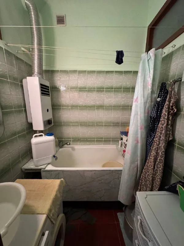 продам двухкомнатную квартиру 🌇г. макеевка, ул. депутатская📍 ✅квартира сталинка ✅общая площадь 56кв. м, 2 этаж, 4 этажного дома, не угловая. ✅мебель частично остается ! ✅состояние жилое ! 👍шикарное месторасположение: школа, детский сад, остановка общественного транспорта, магазины ! рядом продается однокомнатная квартира ! можно из двух сделать трехкомнатную ❗️❗️ 📑документы готовы ! 💰цена 3 500 000 ₽ ☎️+79493418412 лилия ан терем подписаться | дать объявление - фотография - 9