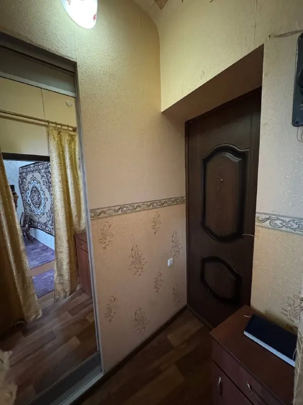 продам однокомнатную квартиру 🌇макеевка, депутатская📍 ✅сталинка ✅общая площадь 30 кв. м, 2 этаж, 4 этажного дома, не угловая. ✅окна трехкамерные пластиковые, накопительный бак, канализация и радиаторы новые, газовая колонка. 👍современная входная дверь. 📑документы готовы, прописанных нет! 💰цена : 1 800 000 ₽ 🔥 ☎️+79493418412 лилия ан терем подписаться | дать объявление - фотография - 4