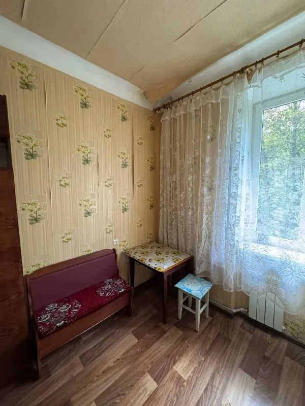 продам однокомнатную квартиру 🌇макеевка, депутатская📍 ✅сталинка ✅общая площадь 30 кв. м, 2 этаж, 4 этажного дома, не угловая. ✅окна трехкамерные пластиковые, накопительный бак, канализация и радиаторы новые, газовая колонка. 👍современная входная дверь. 📑документы готовы, прописанных нет! 💰цена : 1 800 000 ₽ 🔥 ☎️+79493418412 лилия ан терем подписаться | дать объявление - фотография - 5