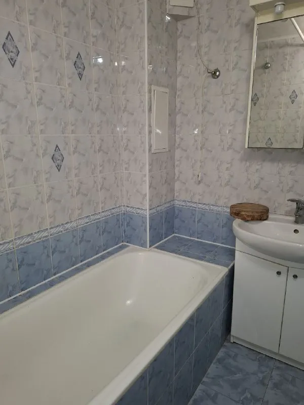 спешите купить! трёхкомнатную квартиру 🌇донецк, мединститут калининский район. прекрасное место - пр. ильича📍 ✅5/9 эт дома, дом расположен во дворе вдали от шума и пыли! ✅возле дома школа и детский садик, в шаговой доступности тц молоко, рынок ул. марии ульяновой, мед университет. ✅дом очень тёплый! для семьи идеальный вариант! ✅квартира с хорошим ремонтом, можно зайти и жить. ✅комнаты все раздельные. 📑документы готовы. 💰цена обсуждается. старт 8,3 млн торг. 📲☎️+79493389894 ан евгения подписаться | дать объявление - фотография - 9