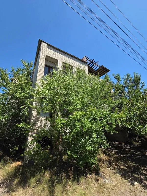 продам роскошную трёхэтажную дачу 🏡 с участком 6 соток 🌇донецк в ленинском районе, ул. левада (ориен... - фотография