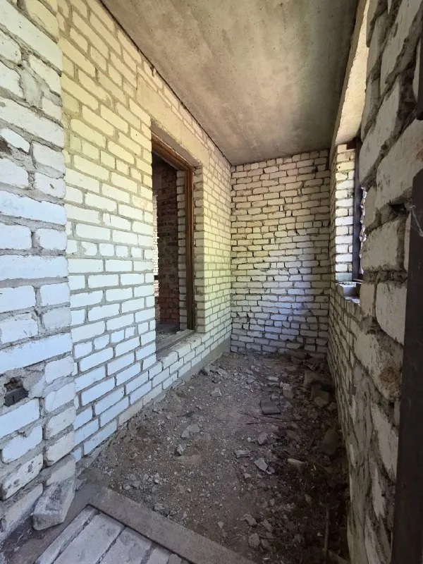 продам роскошную трёхэтажную дачу 🏡 с участком 6 соток 🌇донецк в ленинском районе, ул. левада (ориентир – широкий микрорайон) 📍 🔹 идеальный вариант для тех, кто ценит простор и уют! ✅ участок 6 соток – место для сада, зоны отдыха и воплощения ваших идей! 🅿 собственный гараж – парковка защищена от непогоды. 💡есть электричество ✅ трёхэтажная дача – много пространства для большой семьи или гостей. ваш собственный коттедж. ⚠ требует вложений – отличная возможность создать дом своей мечты по индивидуальному проекту. 💰 цена: 3 000 000 руб. 📲☎️+7 (949) 406-26-67 (звонки, telegram) руслан 📲☎️+7 (949) 501-13-19 владимир подписаться | дать объявление - фотография - 7