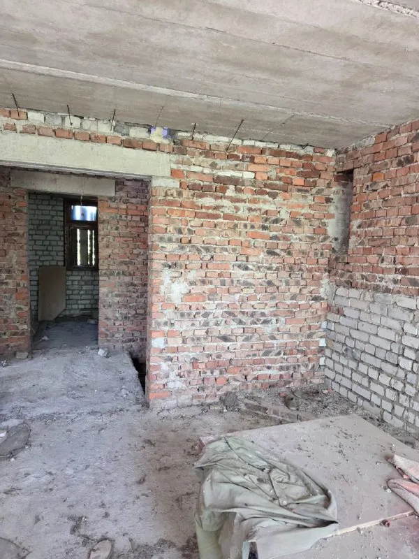 продам роскошную трёхэтажную дачу 🏡 с участком 6 соток 🌇донецк в ленинском районе, ул. левада (ориентир – широкий микрорайон) 📍 🔹 идеальный вариант для тех, кто ценит простор и уют! ✅ участок 6 соток – место для сада, зоны отдыха и воплощения ваших идей! 🅿 собственный гараж – парковка защищена от непогоды. 💡есть электричество ✅ трёхэтажная дача – много пространства для большой семьи или гостей. ваш собственный коттедж. ⚠ требует вложений – отличная возможность создать дом своей мечты по индивидуальному проекту. 💰 цена: 3 000 000 руб. 📲☎️+7 (949) 406-26-67 (звонки, telegram) руслан 📲☎️+7 (949) 501-13-19 владимир подписаться | дать объявление - фотография - 8