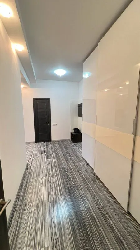 продам двухкомнатную квартиру 🌇донецк, в жк «диск» на маяковского, 20а. 📍 ✅просторная студия 80 квадратных метров с отдельной спальней. 👍из окон открывается вид на реку кальмиус. ✅этаж 13/24 📑документы готовы 💰цена 13 000 000 ₽ ☎️+79497059697 ан новый донбасс подписаться | дать объявление - фотография - 2