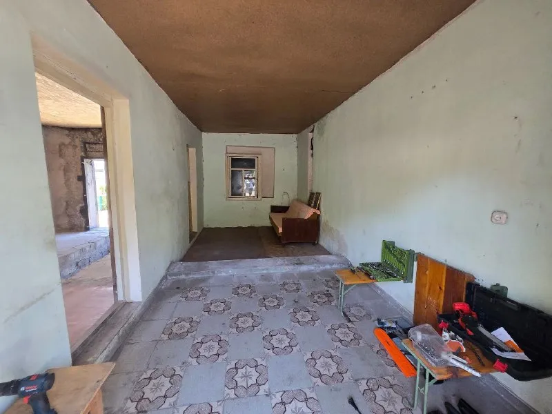 продам дачу 🏡 домик с гаражом 🌇г. макеевка район ж/д вокзала за каналом садовое общество "нива" 📍 ✅в обществе есть свет, интернет, охрана. ✅общий размер дома 6,5 на 6,5 метров. ✅общая площадь участка 5,3 сотки. 🅿размер гаража 6,5 на 3,7 метра, есть яма. ✅размер комнаты 6,5 на 2,8 метра. 💰цена 650 тысяч рублей. 🔥 📲☎️+7 949 30 888 30 подписаться  |  дать объявление - фотография - 8