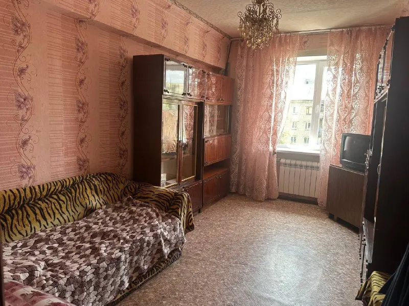 продам двухкомнатную квартиру 🌇донецк возле донецк-сити📍 ✅квартира в хорошем, жилом состоянии: пластиковые окна, заменены трубы. ✅комнаты и санузел раздельные. ✅полностью меблирована ✅площадь 53 кв. м. ✅этаж 4/4 📑документы готовы, собственники на сделке. 💰цена 4 100 000 ₽ 📲☎️+79493410484 ан новый донбасс подписаться | дать объявление - фотография - 3