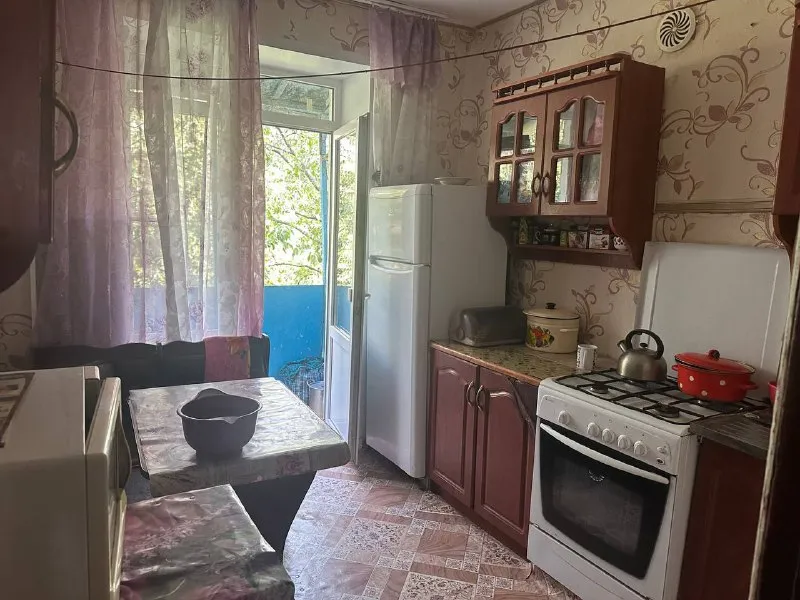 продам двухкомнатную квартиру 🌇донецк возле донецк-сити📍 ✅квартира в хорошем, жилом состоянии: пластиковые окна, заменены трубы. ✅комнаты и санузел раздельные. ✅полностью меблирована ✅площадь 53 кв. м. ✅этаж 4/4 📑документы готовы, собственники на сделке. 💰цена 4 100 000 ₽ 📲☎️+79493410484 ан новый донбасс подписаться | дать объявление - фотография - 7