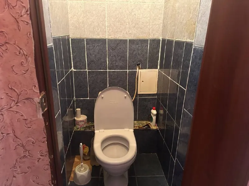 продам двухкомнатную квартиру 🌇донецк возле донецк-сити📍 ✅квартира в хорошем, жилом состоянии: пластиковые окна, заменены трубы. ✅комнаты и санузел раздельные. ✅полностью меблирована ✅площадь 53 кв. м. ✅этаж 4/4 📑документы готовы, собственники на сделке. 💰цена 4 100 000 ₽ 📲☎️+79493410484 ан новый донбасс подписаться | дать объявление - фотография - 8