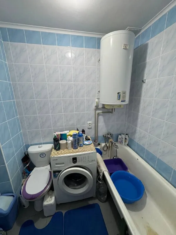 продам двухкомнатную квартиру 🌇макеевка, квартал железнодорожный!📍 ✅общая площадь 45кв. м, 5 этаж, 5 этажного дома, не угловая ! ✅крыша после капитального ремонта 💧вода по графику. ✅окна пластиковые, санузел в плитке. ✅мебель частично остается. ✅хорошее месторасположение: школа, детский сад, рынок, остановка общественного транспорта. 💰цена 2 850 000 ₽ торг ☎️+79493418412 лилия ан терем подписаться | дать объявление - фотография - 9