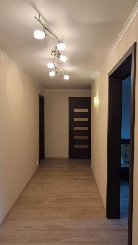 продаю трёхкомнатную квартиру 🌇г. донецк, пр киевский 55 б, ориентир : шт. засядько, ул. полиграфическая📍 💰стоимость 6.2 млн. ₽ ✅площадь 66 м² ✅с ремонтом, мебелью, техникой! ✅квартира расположена на☝️ 3м этаже в 9ти этажном доме 📸фото соответствует! ☝️в квартире сделан, качественный ремонт! - фотография - 2