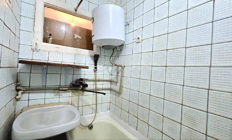 продаю трёхкомнатную квартиру 🌇в г. донецке, пролетарский район, ул. дудинская📍 💰цена 2.8 млн. рублей 🔥 ✅общей площадью 56 м² и кухней 8 м² ✅расположена на 1м этаже, 5 ти этажного дома 📷фото соответствует! 📑документы в порядке, собственник в городе, прописанных, долгов нет! 📲☎️+7949 451 3060, александр топ риелтор днр  или пишите в телеграм @toprieltordnr, отвечу на все вопросы! подписаться | дать объявление - фотография - 7