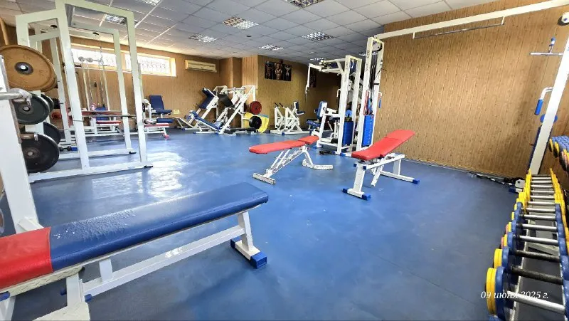 продается нежилое  2х этажное помещение 400м² 🌇г. донецк, петровский район, улица ревякина, "дск", сразу за петровским мостом текстильщик 1 км📍 ✅на сегодняшний день, действующий спортивный комплекс с баней, бассейном, бильярдом, зоной отдыха! ✅можно купить,   как уже готовый бизнес, можно под свои цели и амбиции! 👍отличное место расположения, рядом с остановкой и главной улицей района документы готовы к сделке, собственник в городе, долгов нет! 💰цена: 18 миллионов + торг 📲☎️+ 7949 451 30 60 александр, топ риелтор днр или пишите в телеграм подписаться | дать объявление - фотография - 2