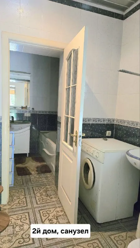 продаю два 🏡дома= 225м² и 75м², ☝️"премиум" сегмента на участке земли 9 соток! 🌇донецк, куйбышевский район, ул. краснознамённая📍 💰цена: 14 млн. ₽ за два дома ✅дом 225 м² в три уровня! 1 этаж: холл=21 м², гостиная = 38м², кухня= 17м², котельная, щитовая, санузел. 2 этаж: 1 комната =18 м², 2 комната= 19.5 м², 3я комната= 35м² 3й этаж: мансарда = 44 м², 🏡дом 75м²: кухня=16 м², санузел=7 м², холл= 11 м², 1 комната= 14.5, 2 я комната= 12 м², 3я комната= 9.5 м²! ✅двор облагороженный, фемка, забор из кирпича по периметру, много зелёных насаждений, цветов! есть место для авто, вольер для собаки, хоз постройки! фото 📸, соответствует! 📲☎️ +7949 451 3060, александр топ риелтор днр! звоните или пишите в телеграм,   @toprieltordnr подписаться  |  дать объявление - фотография - 10