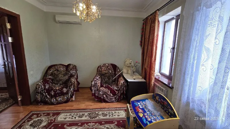 продам 🏡 дом 95м² с газом, гаражом 🌇донецк, кировский район, ул. славяногорская, на семашко📍 💰цена: 4.6 миллиона + торг! ✅добротный дом из бетона, утеплённый снаружи по периметру, это действительно надёжный дом, теплый зимой и прохладный летом! ✅дом, общей площадью: 95м² с просторной кухней: 20м² и  санузелом: 10м2 в доме ! хол + 3 уютные комнаты!  ⛽газовый котёл, двухконтурный! тепло в доме и горячая вода, постоянно! ✅ - фотография - 4