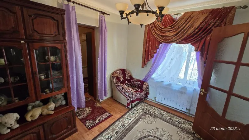 продам 🏡 дом 95м² с газом, гаражом 🌇донецк, кировский район, ул. славяногорская, на семашко📍 💰цена: 4.6 миллиона + торг! ✅добротный дом из бетона, утеплённый снаружи по периметру, это действительно надёжный дом, теплый зимой и прохладный летом! ✅дом, общей площадью: 95м² с просторной кухней: 20м² и  санузелом: 10м2 в доме ! хол + 3 уютные комнаты!  ⛽газовый котёл, двухконтурный! тепло в доме и горячая вода, постоянно! ✅ - фотография - 5