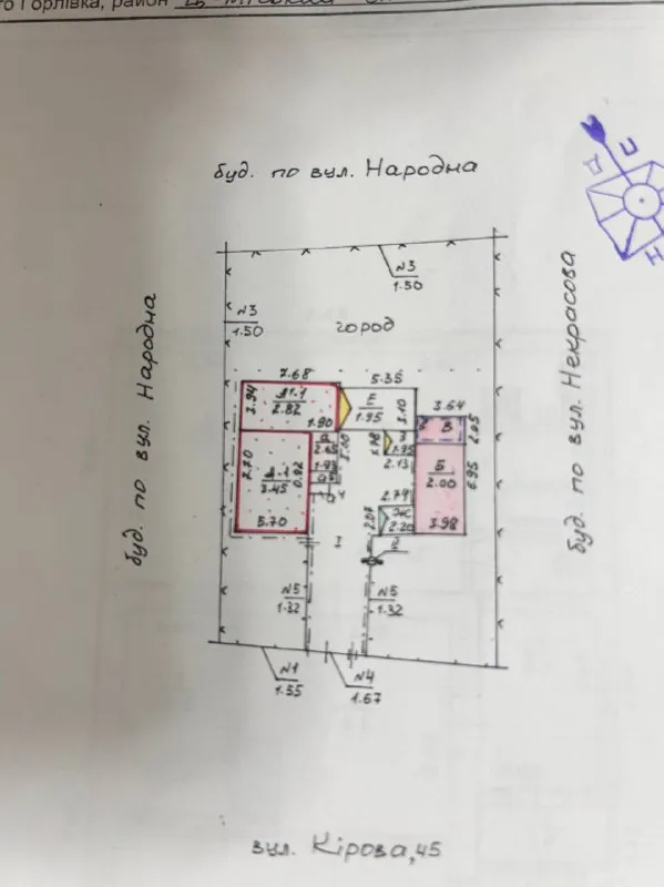 дом 69 м² с ремонтом и участком 6,5 сотки продается уютный жилой дом 69 м² в центре пгт пантелеймоновка, ясиноватского района. в доме 3 комнаты (2 спальни и гостиная), кухня, раздельный санузел, прихожая и подвал под кухней. отличное состояние ремонта — заходи и живи! участок 6,5 соток ( в собственности) с удачным месторасположением: рядом школа, детсад, магазины и транспорт (5–10 минут пешком). на территории есть место для постройки гаража или коммерческого объекта (магазина и др. ), что делает покупку выгодным вложением. дом отапливаемый, жилой, с удобной планировкой. подходит для комфортного проживания семьи и ведения хозяйства. +79615317531 - фотография - 9