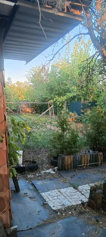 🅰️🅰️🅰️🅰️🅰️🅰️ продам  домостроение на участке 15сот 📍кировский район донецка район бассейна кировец два въезда на участок реконструировано 2014 г ✅ракушняк ✅дом без внутр. отделки 118м. 4 ком ✅большой гараж 7/15 м. баня, теплица ✅капитальные хозяйственные постройки ✅два погреба доп. фото и больше. информации по просьбе. ... ц. 4.5₽ с заинтересованным покупателем, договорюсь. .. +79494342068. не дозвонились пишите, наберу - фотография - 10