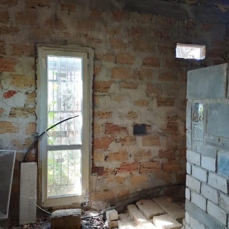 🅰️🅰️🅰️🅰️🅰️🅰️ продам  домостроение на участке 15сот 📍кировский район донецка район бассейна кировец два въезда на участок реконструировано 2014 г ✅ракушняк ✅дом без внутр. отделки 118м. 4 ком ✅большой гараж 7/15 м. баня, теплица ✅капитальные хозяйственные постройки ✅два погреба доп. фото и больше. информации по просьбе. ... ц. 4.5₽ с заинтересованным покупателем, договорюсь. .. +79494342068. не дозвонились пишите, наберу - фотография - 7