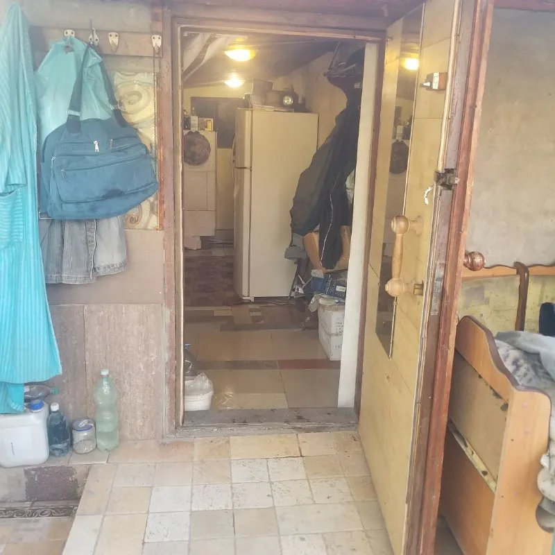 🅰️🅰️🅰️🅰️🅰️🅰️ продам  домостроение на участке 15сот 📍кировский район донецка район бассейна кировец два въезда на участок реконструировано 2014 г ✅ракушняк ✅дом без внутр. отделки 118м. 4 ком ✅большой гараж 7/15 м. баня, теплица ✅капитальные хозяйственные постройки ✅два погреба доп. фото и больше. информации по просьбе. ... ц. 4.5₽ с заинтересованным покупателем, договорюсь. .. +79494342068. не дозвонились пишите, наберу - фотография - 9