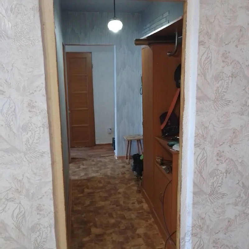 продам 2х комнатную квартиру 📍мкр-он текстильщик в кировском р-не донецка универсам "обжора" 7/9 эт. дома 47.7/30/7.4м ✅комнаты раздельно ✅с/у совмещён ✅лоджия ✅состояние хорошее все что на фото остаётся✅ квартира в росреестре, прописанных о, свободная цена. 4. 5.. . устроит кв. договоримся, ,,, о цене. .. 📍перспективное расположение для сдачи и удобное для проживания не дозвонились пишите, наберу +79494342068  с ув. собственник - фотография - 5