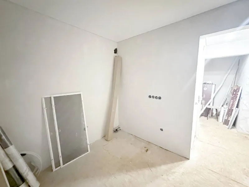 🅰️🅰️🅰️🅰️🅰️🅰️ продам 1-комнатную квартиру. квартира от собственника (агентства не беспокоить) 🌇г. макеевка, квартал химик 📍 📑документы в порядке, прописанных нет, все справки 0-ки по воде и т. д. предоставлю на сделке. ✅квартира в росреестре. ✅теплый пол, новая проводка, трубы, отопление, бак в полу на пол тонны с насосом (бесшумный) и многое другое по телефону расскажем или покажем по договоренности. ❗️продажа срочная. ✅делали для себя квартиру. 💰цена: 1 650 000 руб. 📲☎️+79497026075 вероника. # - фотография - 3