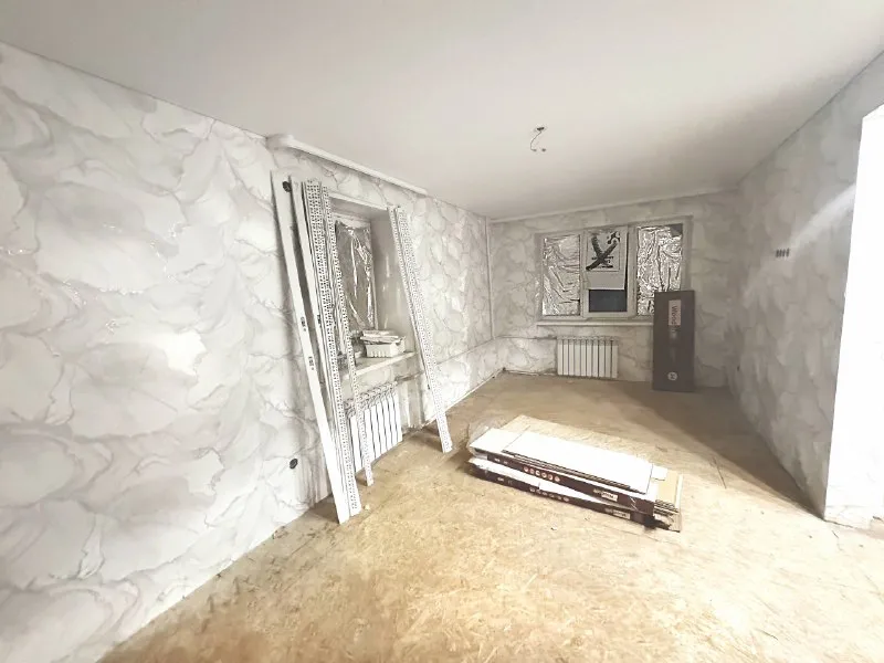 🅰️🅰️🅰️🅰️🅰️🅰️ продам 1-комнатную квартиру. квартира от собственника (агентства не беспокоить) 🌇г. макеевка, квартал химик 📍 📑документы в порядке, прописанных нет, все справки 0-ки по воде и т. д. предоставлю на сделке. ✅квартира в росреестре. ✅теплый пол, новая проводка, трубы, отопление, бак в полу на пол тонны с насосом (бесшумный) и многое другое по телефону расскажем или покажем по договоренности. ❗️продажа срочная. ✅делали для себя квартиру. 💰цена: 1 650 000 руб. 📲☎️+79497026075 вероника. # - фотография - 4