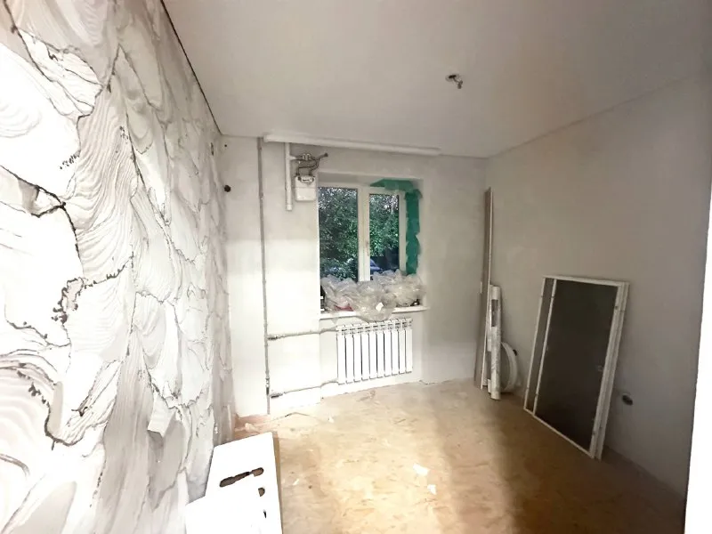 🅰️🅰️🅰️🅰️🅰️🅰️ продам 1-комнатную квартиру. квартира от собственника (агентства не беспокоить) 🌇г. макеевка, квартал химик 📍 📑документы в порядке, прописанных нет, все справки 0-ки по воде и т. д. предоставлю на сделке. ✅квартира в росреестре. ✅теплый пол, новая проводка, трубы, отопление, бак в полу на пол тонны с насосом (бесшумный) и многое другое по телефону расскажем или покажем по договоренности. ❗️продажа срочная. ✅делали для себя квартиру. 💰цена: 1 650 000 руб. 📲☎️+79497026075 вероника. # - фотография - 5