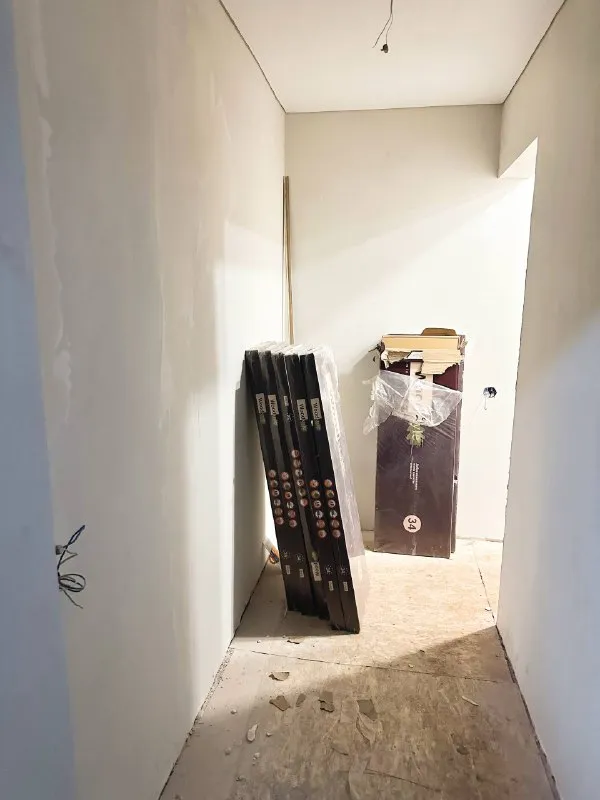 🅰️🅰️🅰️🅰️🅰️🅰️ продам 1-комнатную квартиру. квартира от собственника (агентства не беспокоить) 🌇г. макеевка, квартал химик 📍 📑документы в порядке, прописанных нет, все справки 0-ки по воде и т. д. предоставлю на сделке. ✅квартира в росреестре. ✅теплый пол, новая проводка, трубы, отопление, бак в полу на пол тонны с насосом (бесшумный) и многое другое по телефону расскажем или покажем по договоренности. ❗️продажа срочная. ✅делали для себя квартиру. 💰цена: 1 650 000 руб. 📲☎️+79497026075 вероника. # - фотография - 7