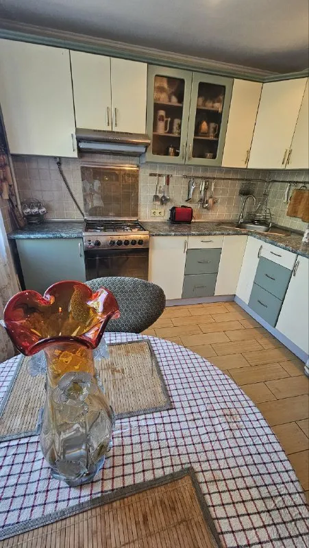 аренда 2-комнатной квартиры, ориентир донецк-сити/донуги тихий двор. по планировке гостиная-студия, спальная комната с балконом, большой совмещенный сан. узел с угловой ванной, прихожая с шкафом-купе. квартира полностью укомплектована мебелью и техникой и готова для заселения. арендная плата 25 000р, дополнительно к/у, залог. комиссия ан. +79493124599 (telegram, whatsapp) - наталья. с уважением "центр недвижимости мир". - фотография - 2