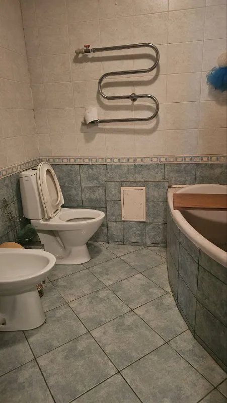 аренда 2-комнатной квартиры, ориентир донецк-сити/донуги тихий двор. по планировке гостиная-студия, спальная комната с балконом, большой совмещенный сан. узел с угловой ванной, прихожая с шкафом-купе. квартира полностью укомплектована мебелью и техникой и готова для заселения. арендная плата 25 000р, дополнительно к/у, залог. комиссия ан. +79493124599 (telegram, whatsapp) - наталья. с уважением "центр недвижимости мир". - фотография - 8