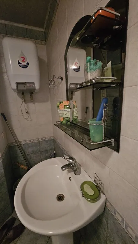 аренда 2-комнатной квартиры, ориентир донецк-сити/донуги тихий двор. по планировке гостиная-студия, спальная комната с балконом, большой совмещенный сан. узел с угловой ванной, прихожая с шкафом-купе. квартира полностью укомплектована мебелью и техникой и готова для заселения. арендная плата 25 000р, дополнительно к/у, залог. комиссия ан. +79493124599 (telegram, whatsapp) - наталья. с уважением "центр недвижимости мир". - фотография - 9