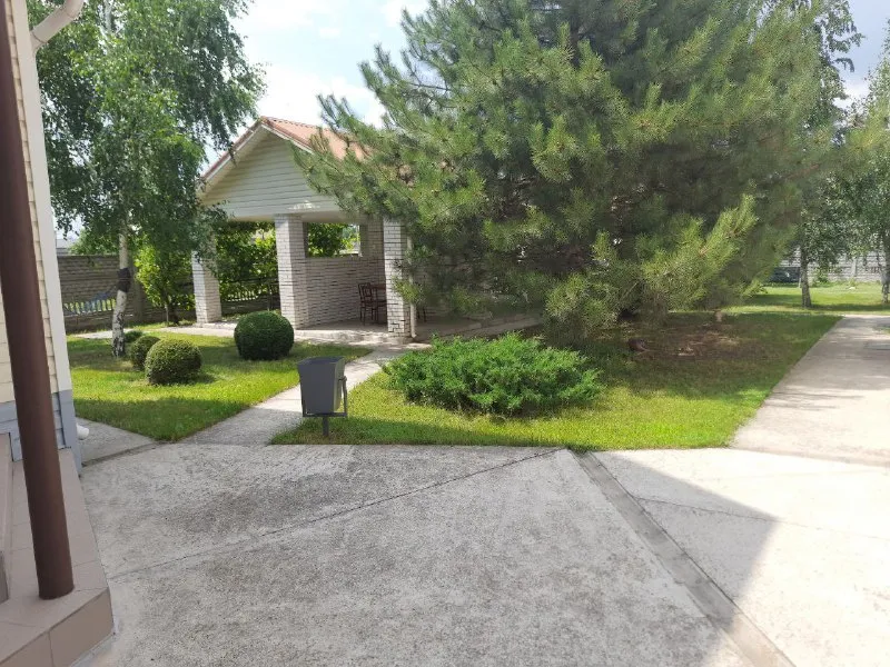 🅰️🅰️🅰️🅰️🅰️🅰️ 🅰️🅰️🅰️ продам жилой дом 140 м2 и гостевой дом 254 м2 (гостиница на 8 номеров) на одном участке в курортном городе приморск по ул. Суворова. Участок 18 соток. Документы готовы. Дома с хорошим ремонтом. Продаются с мебелью и всей техникой. Цена 29 млн. Руб. Тел. +7990-120-61-12 - фотография - 2