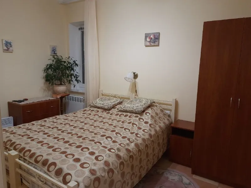 🅰️🅰️🅰️🅰️🅰️🅰️ 🅰️🅰️🅰️ продам жилой дом 140 м2 и гостевой дом 254 м2 (гостиница на 8 номеров) на одном участке в курортном городе приморск по ул. Суворова. Участок 18 соток. Документы готовы. Дома с хорошим ремонтом. Продаются с мебелью и всей техникой. Цена 29 млн. Руб. Тел. +7990-120-61-12 - фотография - 3