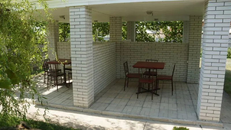 🅰️🅰️🅰️🅰️🅰️🅰️ 🅰️🅰️🅰️ продам жилой дом 140 м2 и гостевой дом 254 м2 (гостиница на 8 номеров) на одном участке в курортном городе приморск по ул. Суворова. Участок 18 соток. Документы готовы. Дома с хорошим ремонтом. Продаются с мебелью и всей техникой. Цена 29 млн. Руб. Тел. +7990-120-61-12 - фотография - 6