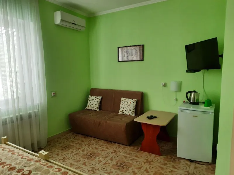 🅰️🅰️🅰️🅰️🅰️🅰️ 🅰️🅰️🅰️ продам жилой дом 140 м2 и гостевой дом 254 м2 (гостиница на 8 номеров) на одном участке в курортном городе приморск по ул. Суворова. Участок 18 соток. Документы готовы. Дома с хорошим ремонтом. Продаются с мебелью и всей техникой. Цена 29 млн. Руб. Тел. +7990-120-61-12 - фотография - 7