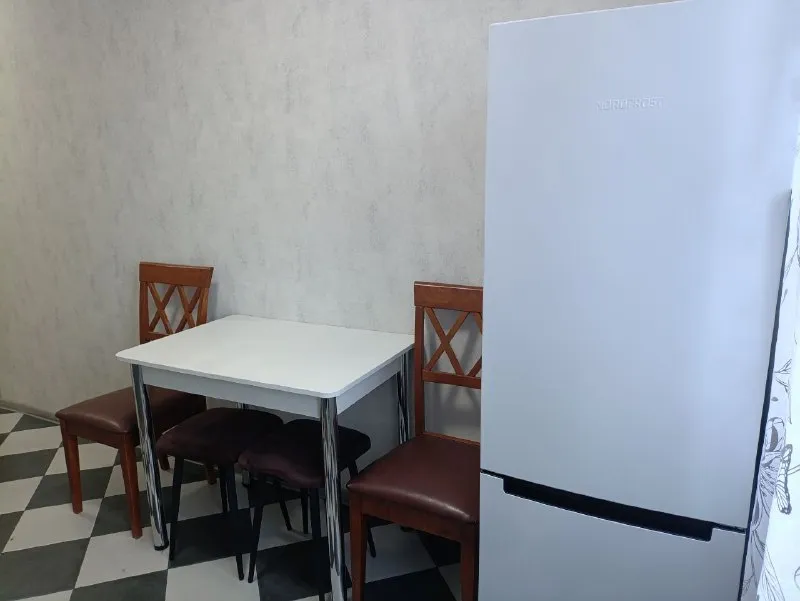 ‼️🔥сдам 1- комнатную квартиру в пролетарском районе г. донецка, улица щетинина, д.9 ✅этаж 5/9. ✅общая пл. 30 кв. м. ‼️☝️квартира только после ремонта, все новое: холодильник, кухонный гарнитур, вытяжка, индукционная печь, водонагревательный бак, сантехника, шкаф, комод, новый матрас. ‼️☝️вода по графику хорошим напором. ‼️отличное местоположение: рядом супермаркет молоко, автостанция, школа, детсад. квартира теплая, уютная, в светлых тонах. в тамбуре хорошие соседи. ‼️☝️сдаётся порядочным людям без животных. ✅стоимость аренды: 30000 + коммунальные услуги. залоговая сумма. ☎️для просмотра звоните: +79493454298; +79493758610 с ув. ан " квартал +" - фотография - 10