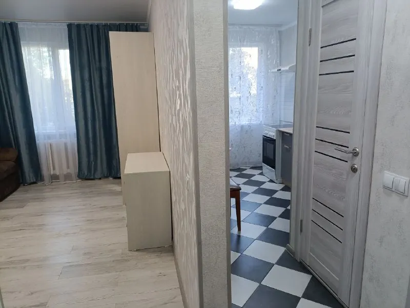 ‼️🔥сдам 1- комнатную квартиру в пролетарском районе г. донецка, улица щетинина, д.9 ✅этаж 5/9. ✅общая пл. 30 кв. м. ‼️☝️квартира только после ремонта, все новое: холодильник, кухонный гарнитур, вытяжка, индукционная печь, водонагревательный бак, сантехника, шкаф, комод, новый матрас. ‼️☝️вода по графику хорошим напором. ‼️отличное местоположение: рядом супермаркет молоко, автостанция, школа, детсад. квартира теплая, уютная, в светлых тонах. в тамбуре хорошие соседи. ‼️☝️сдаётся порядочным людям без животных. ✅стоимость аренды: 30000 + коммунальные услуги. залоговая сумма. ☎️для просмотра звоните: +79493454298; +79493758610 с ув. ан " квартал +" - фотография - 6