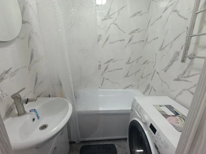 ‼️🔥сдам 1- комнатную квартиру в пролетарском районе г. донецка, улица щетинина, д.9 ✅этаж 5/9. ✅общая пл. 30 кв. м. ‼️☝️квартира только после ремонта, все новое: холодильник, кухонный гарнитур, вытяжка, индукционная печь, водонагревательный бак, сантехника, шкаф, комод, новый матрас. ‼️☝️вода по графику хорошим напором. ‼️отличное местоположение: рядом супермаркет молоко, автостанция, школа, детсад. квартира теплая, уютная, в светлых тонах. в тамбуре хорошие соседи. ‼️☝️сдаётся порядочным людям без животных. ✅стоимость аренды: 30000 + коммунальные услуги. залоговая сумма. ☎️для просмотра звоните: +79493454298; +79493758610 с ув. ан " квартал +" - фотография - 7