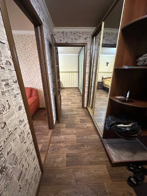 ‼️продажа! макеевка, галактика‼️ продажа! макеевка, батова. ориентир «галактика». 2х комнатная квартира, 50 кв метров, средний этаж. квартира с отличным качественным ремонтом! все делали для себя. автономное отопление! ( документы есть) вода идет по графику. бойлер. накопительный бак на 300 литров( система воды). поэтому вода будет всегда! при продаже останься вся мебель и бытовая техника, сантехника мировых брендов. отличное месторасположение. рядом супермаркет, транспортная остановка, в шаговой доступности галактика. документы готовы к сделке, долгов нет. один собственник, никто не прописан цена 5,800,000р! +79494181407 галина ан - фотография - 8