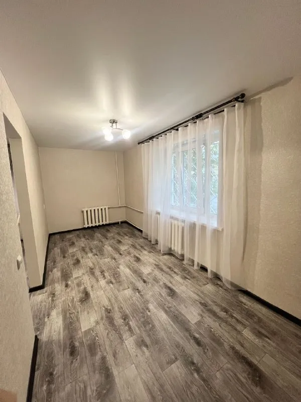 ‼️продажа квартиры‼️ 🏡продажа комнатная квартира кировский район 🗺г. донецк днр (семашко) ✅этажность–1/4 жилого дома ✅квартира с новым ремонтом (никто не жил) высокий цоколь 💦вода есть 🚘есть место для парковки автомобиля ✅рядом школа, детский садик, больница, рынок, остановка общественного транспорта ✅имеется два погреба 🔥собственник 💴цена: 3🍋900.000 ₽ ☎️+7(949) 369-83-63 📨подписаться - фотография - 6