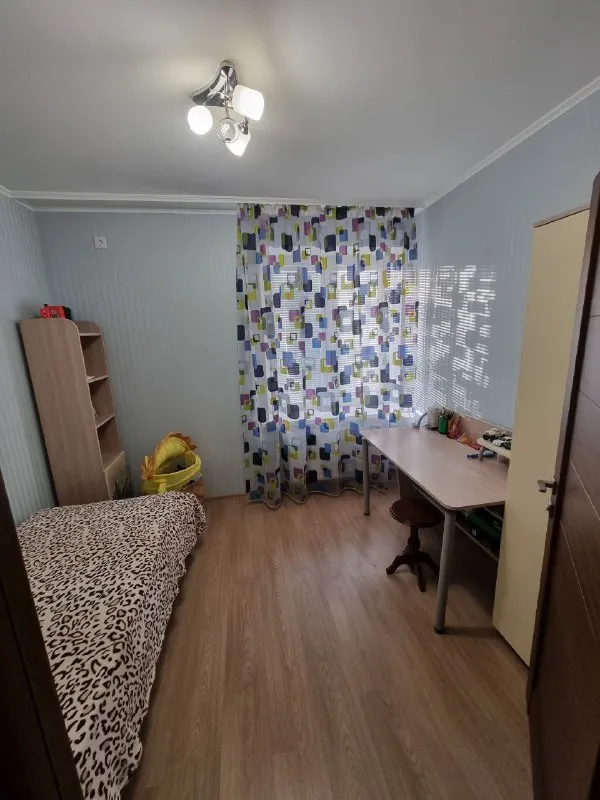 ⚡недвижимость днр⚡ ‼️продажа квартиры‼️ 🏡продажа комнатная квартира калининский р-н 🗺г. донецк днр 📍ориентир: магазин визон ✅этажность–1/3 жилого дома ✅общая площадь–66.5 м2 гостиная совмещена с кухней 19.5 м2, высокие потолки ✅в квартире установлено автономное отопление три комнаты изолированные, санузел совмещённый ✅в наличии посудомоечная и стиральная машины жилое состояние ✅вода идёт вся инфраструктура в шаговой доступности: магазины, больница, детский садик, школа, кафе 🧾документы готовы 🔥собственник 💴цена: 10🍋500.000 руб. ‼️торг ☎️+7(949) 617-59-20 📨подписаться - фотография - 3